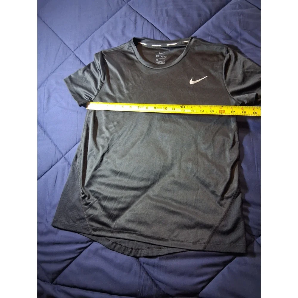 Nike Running Dri-FIT Shirt Mens Medium Black Short Sleeve Mesh Athletic Tee